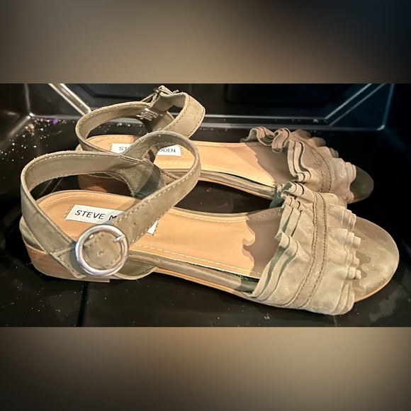 Steve Madden Olive Nu buck sandals size 7 - Picture 2 of 5